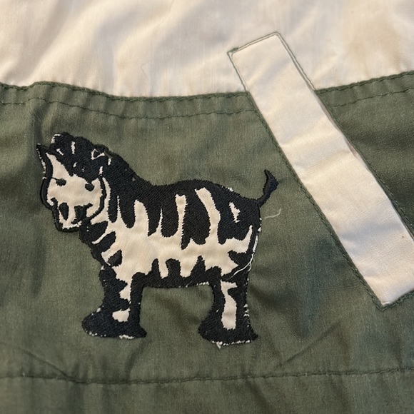 Izzis Sport buys wind breaker - Picture 4 of 8